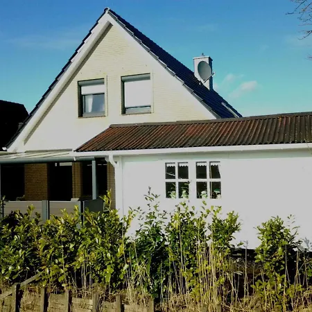 Ferienhaus Neptun, 15122 리어